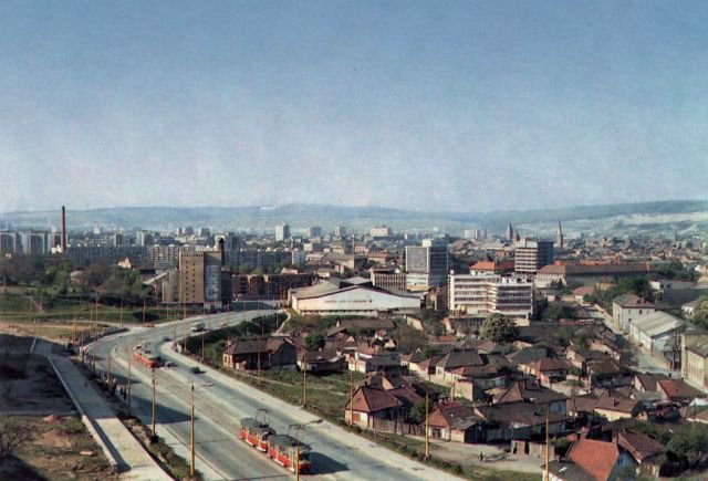 Pohľad z Idanskej na zimný štadion a bývalý pivovar